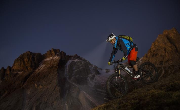 7 tips for riding on dark roads - blog - 2