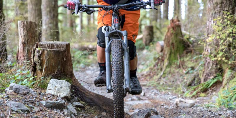 bicicleta de montaña eléctrica especializada