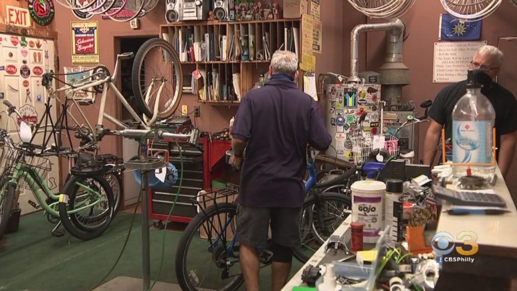 Bicycle Mangel verursaacht vum Coronavirus Pandemie féiert zum Ocean City Bike Shop no 85 Joer zou - CBS Philly