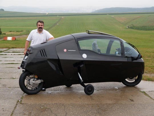 The MonoRacer 130E Fully Enclosed Motorcycle Aims to Redefine Personal Mobility - blog - 1