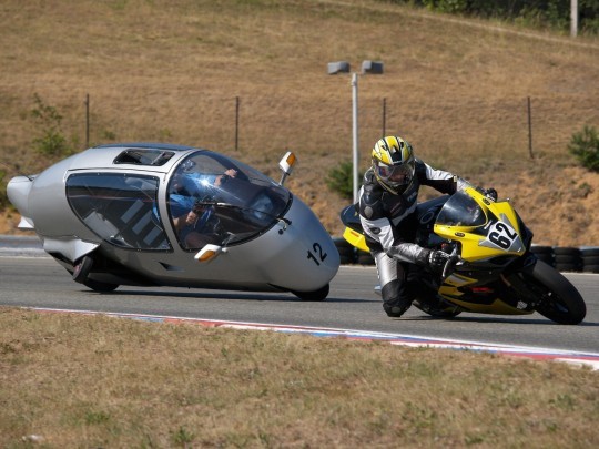 The MonoRacer 130E Fully Enclosed Motorcycle Aims to Redefine Personal Mobility - blog - 2