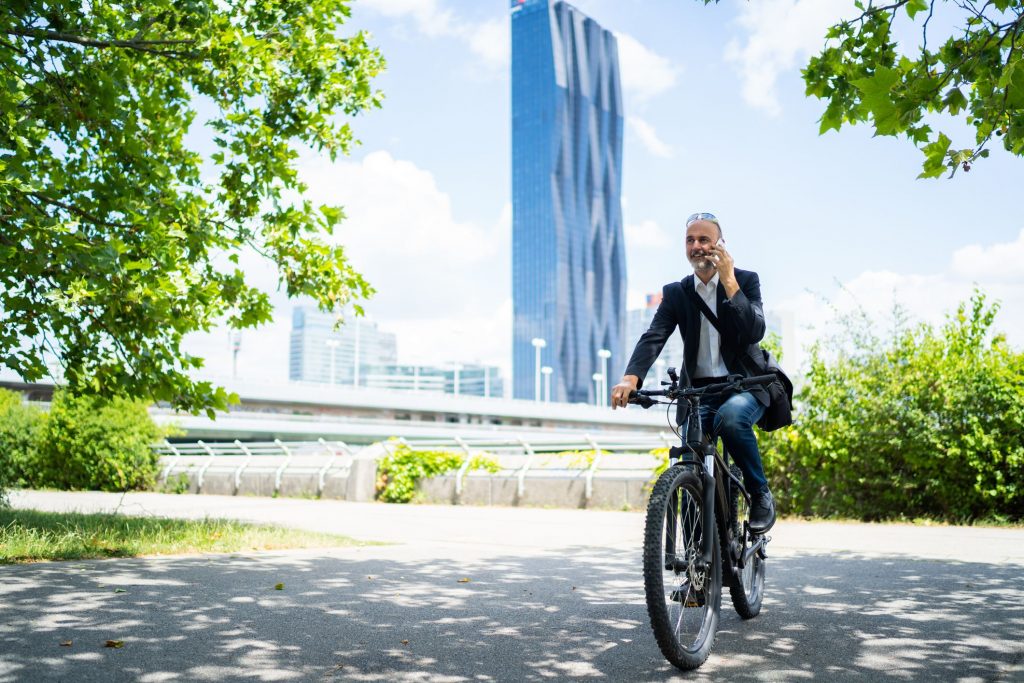 Els ciclistes electrònics viatgen molt més lluny i amb més freqüència que els ciclistes habituals