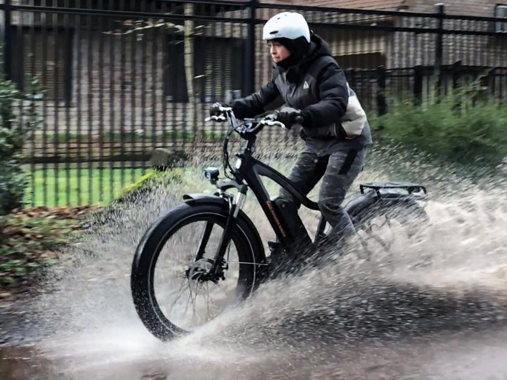 Enjoy riding an electric bicycle with kids
