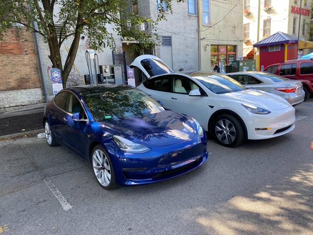 Neit ëffentlechen EV Charger Ribbon Cutting zu Cincinnati dës Woch