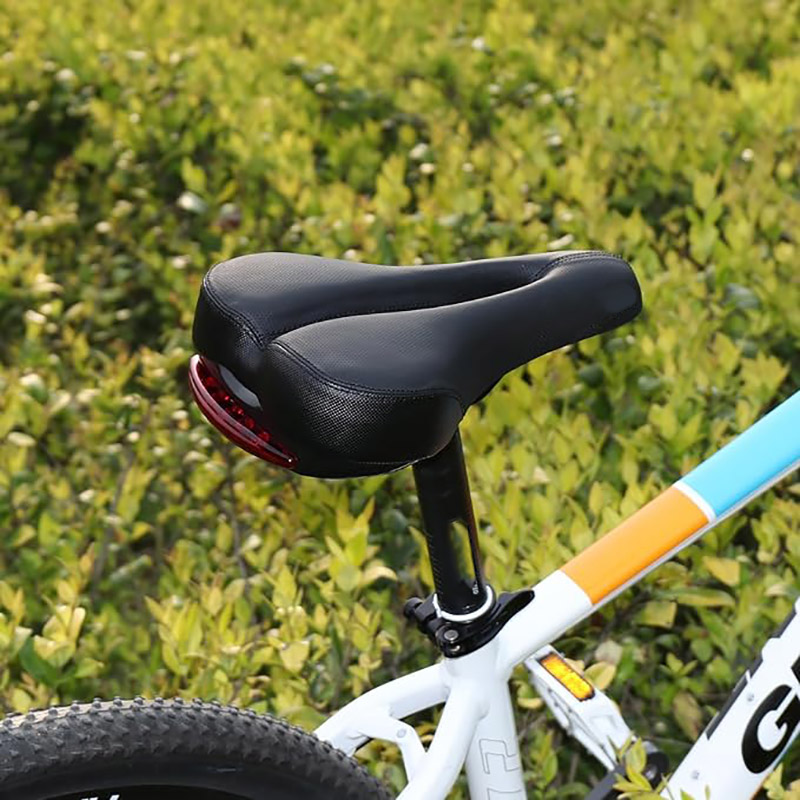 Komportable nga Mountain Bike Seat Memory Foam Padded Bicycle Seat nga adunay LED Tail Light