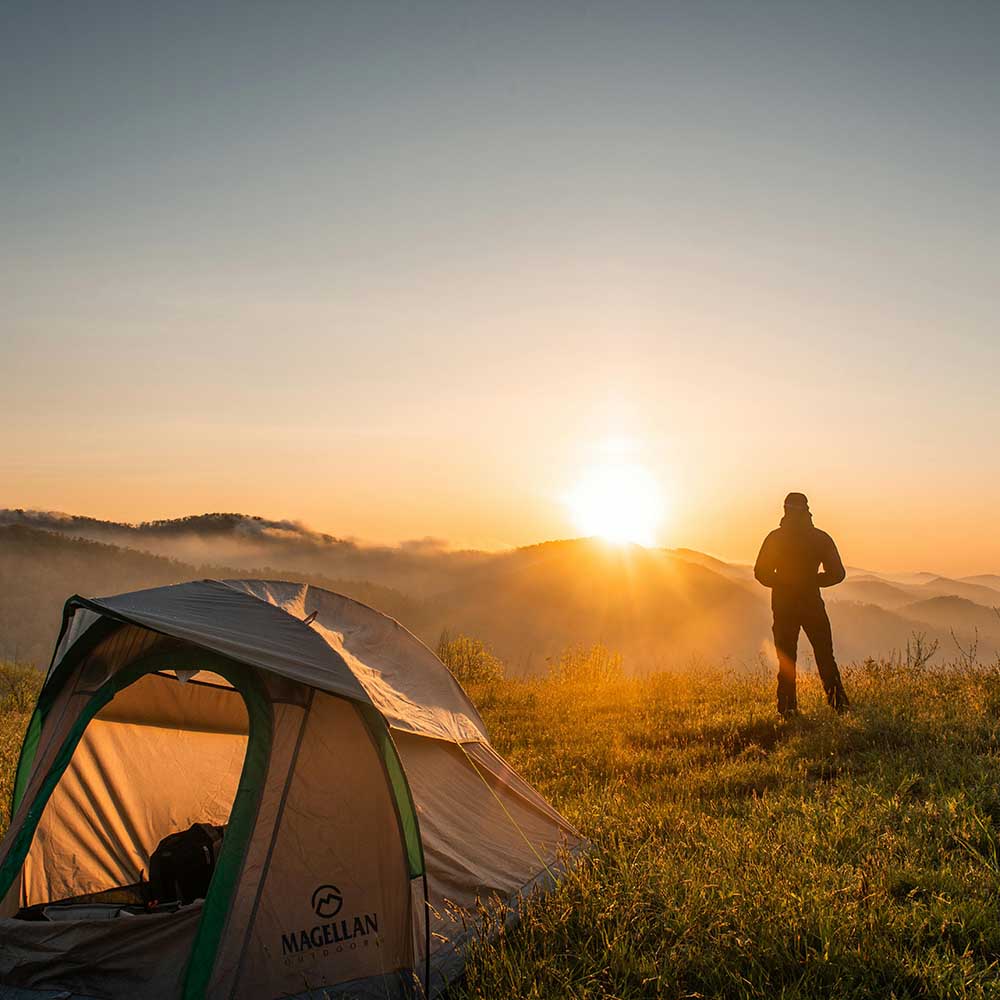 E Fotografen Camping Rees mat engem elektresche Vëlo